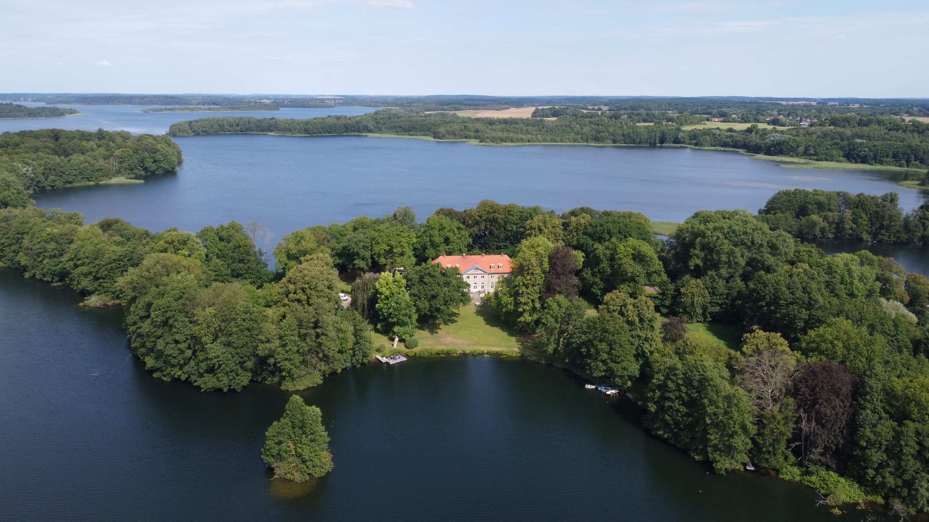 Stintenburg von oben - Ferienwohnungen Luftbild